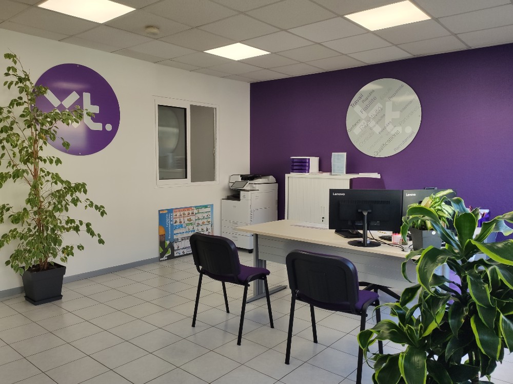 Intérieur de l'agence Expertis Intérim Saint-Sulpice